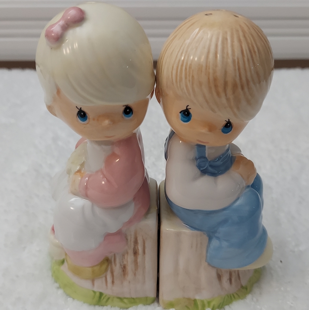 Set of PRECIOUS MOMENTS salt and pepper shakers.